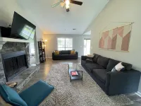 Spacious 4 bedroom home near Charleston & beaches!