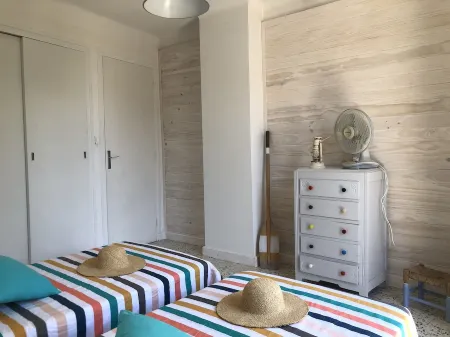 Carrer Del Sol ( in Roussillon, not in Camargue Отели рядом с достопримечательностью «Camping Le Palais De La Mer | Camping Sainte-Marie-la-Mer»