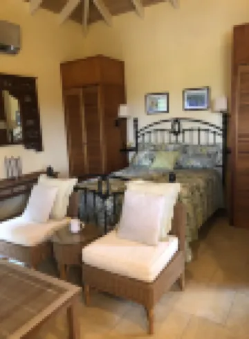 Coconut Breeze Villa: Mesmerizing Views, Cooling Tradewinds; Full A/C; Generator โรงแรมใน