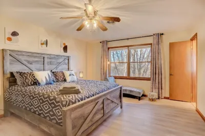 Huge  Cabin Epic Appalachian Views + Hot Tub/Sauna+Bar+Game room sleeps 16