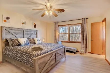 Huge  Cabin Epic Appalachian Views + Hot Tub/Sauna+Bar+Game room sleeps 16