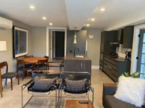 Suite nestled in a garden beside a 13 acre park in the heart of the city.