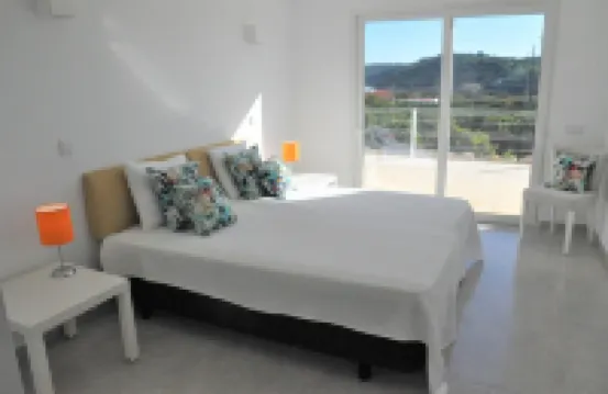 Villa 5 ch, 6 s. b., air conditioning, heated swimming pool, garden, fitness, bird watching.