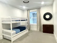 Brand NEW modern ski retreat close to Sundance & BYU Hotels near Evermore Park