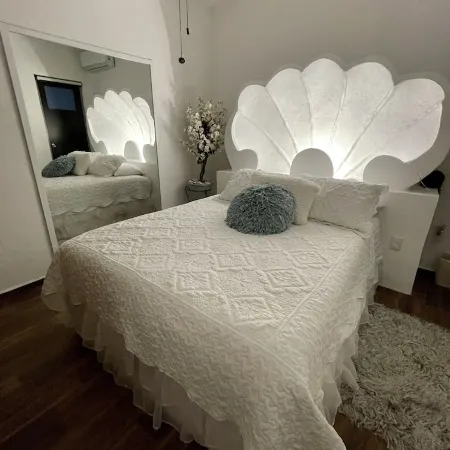 Beautiful remodeled condo near beach !