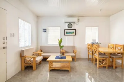 Serene Cozy Air Con Home in Fully-Secured Complex 鄰近SM City Urdaneta Central的酒店