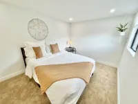 2 bedroom 1 bath cottage 10 minutes from beach