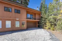 Unit 11 Secluded end unit near Eagle & Canyon Lodge-upgraded bathrooms & kitchen Các khách sạn gần Mammoth Creek Park