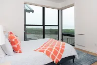 Ocean Oasis - Oceanfront Escape + Hot tub!