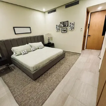 REMODELED Luxurious First-Floor Apartment in Isla Residences