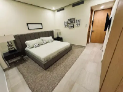 REMODELED Luxurious First-Floor Apartment in Isla Residences