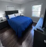 Chic 3br/1ba home~Convenient SW Topeka location~Sleeps 6 Hotels near ALDI