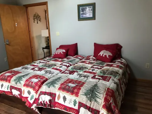 Adirondacks Family Retreat Hotels in Fort Ann