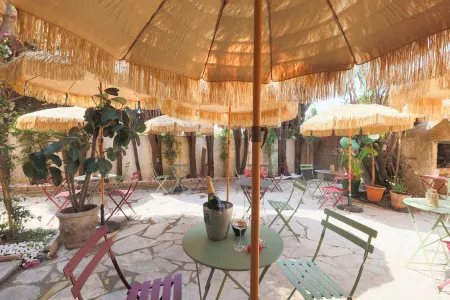 Hôtel Lou Juan Отели в г. Антиб