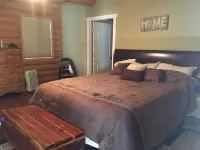 Luxurious & spacious log cabin rental. Family friendly. Lots of amenities.