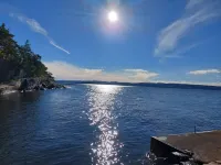 Luxury by the fjord of Oslo. Welcome to a mirrored cabin with great views Hotels in Fjellstrand