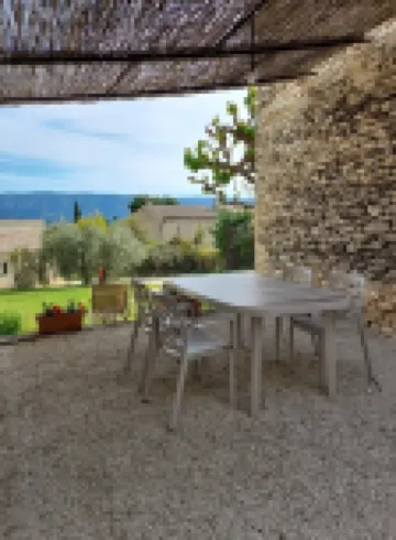 GIte in a quiet hamlet near Gordes
