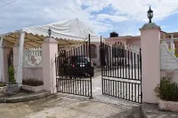 A superb 3-bedrooms Holiday Villa, mins away from Ocho Rios vibrant Town Centre
