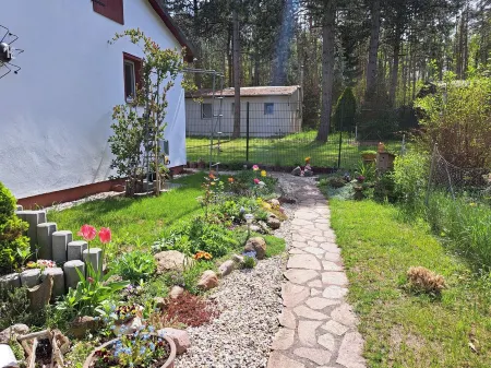 Gemütlicher Bungalow am Rand der Dübener Heide Отели в г. Чеплин