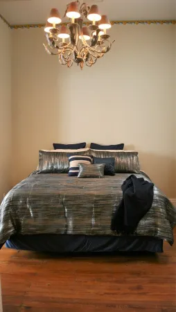 Apt. G above G Gallery & Glass Studio in a beautiful 1890 historic building