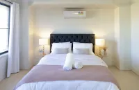 Spacious, Sunlit & Recently Renovated Family Home - 4BD & Hotel Quality Bedding
