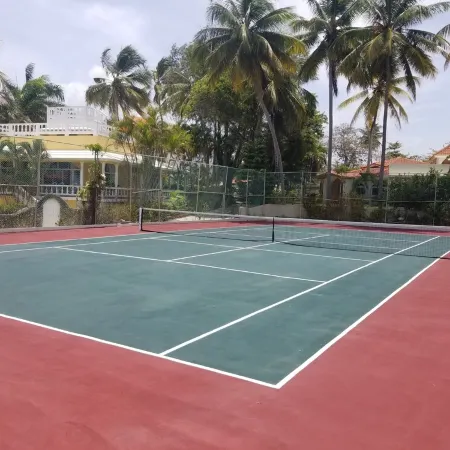 Beach front condo! Best spot to kite!! Beach lovers paradise! Nanny Estates