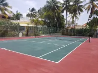 Beach front condo! Best spot to kite!! Beach lovers paradise! Nanny Estates