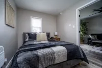 Fully Renovated Tiny Gem ~ Mins to Downtown ~ Yard Hotels near Cincinnati Zoo & Botanical Garden