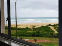 Beach Front Apartment close to the beach with magnificent sea views. Hotels in Aston Bay