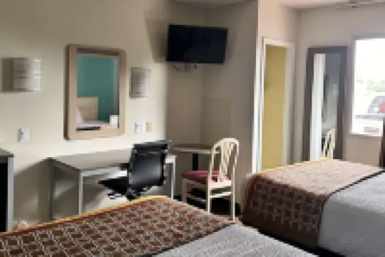 Howard Johnson by Wyndham Clarksville Tennessee