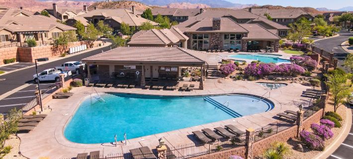 Red Cliffs Townhouse Hotels in Washington