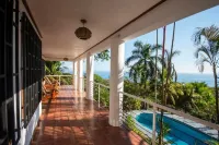Spacious 3 bedroom villa with the best ocean views!