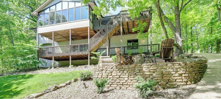 The Bella Vista Lakeside Treehouse Dock and Kayaks! Hotels in Benton County