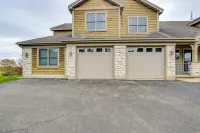 Door County Townhome Pool Access, 1 Mi to Beach! - WiFi