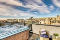 Walk to Empower Field: Townhome w/ Hot Tub! - Bungalows