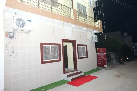 Hotel The Ram Krishna Отели рядом с достопримечательностью «Кандарья-Махадева»