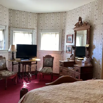 The Redstone Inn and Suites