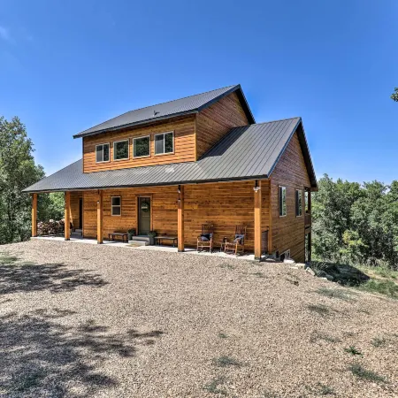 Spacious Resort Cabin in Manti-La SAL Mtns!