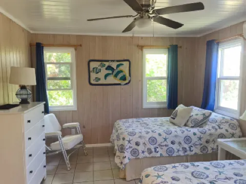 Beautiful waterfront home w/ private dockage within HT Harbour Hotels in 