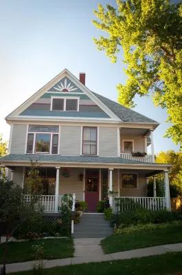 1899 Inn - Mountain view