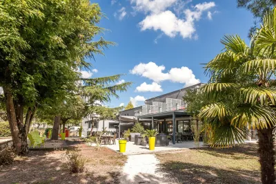 Logis Hotel Restaurant & Spa Au Comte d'Ornon Hoteles cerca de IUT Informatique