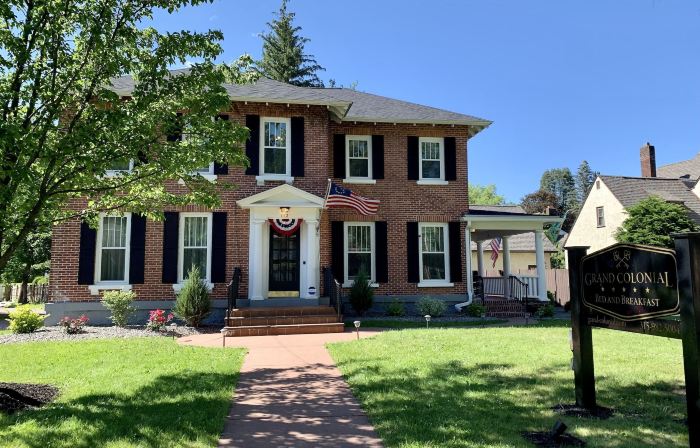 Grand Colonial B&B
