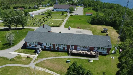 Auberge la Petite École de Forillon Отели в г. Гаспе