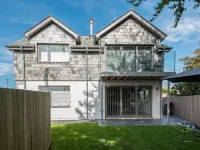 펜터 The White Cottage 주변 호텔