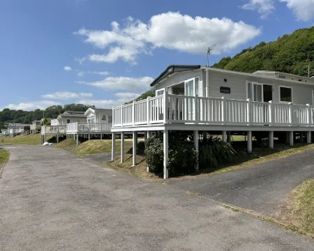 Balmoral Hotels in Pendine