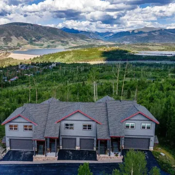 97A Exceptional Views, 4 Br, Central Location by RedAwning