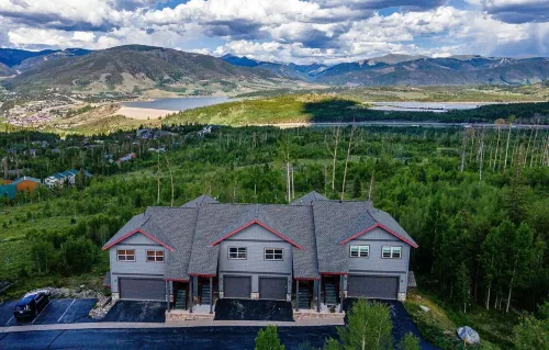 97A Exceptional Views, 4 Br, Central Location by RedAwning