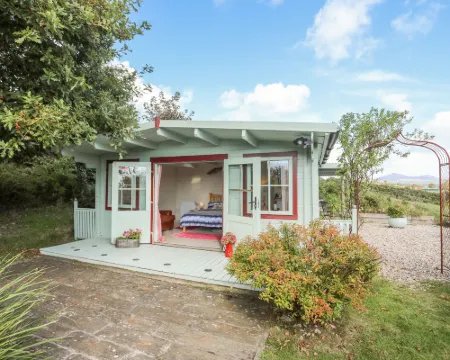 Songbird Hideaway Hotels in Llannor
