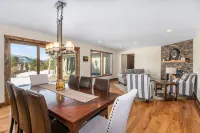 Snowline Vista Lodge -- Ev #3296 3 Bedroom Home by RedAwning - Balkon