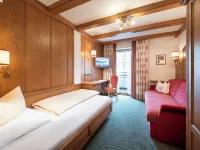 Hotel Alpenjuwel 4 Sterne Superior Hotels in Tux